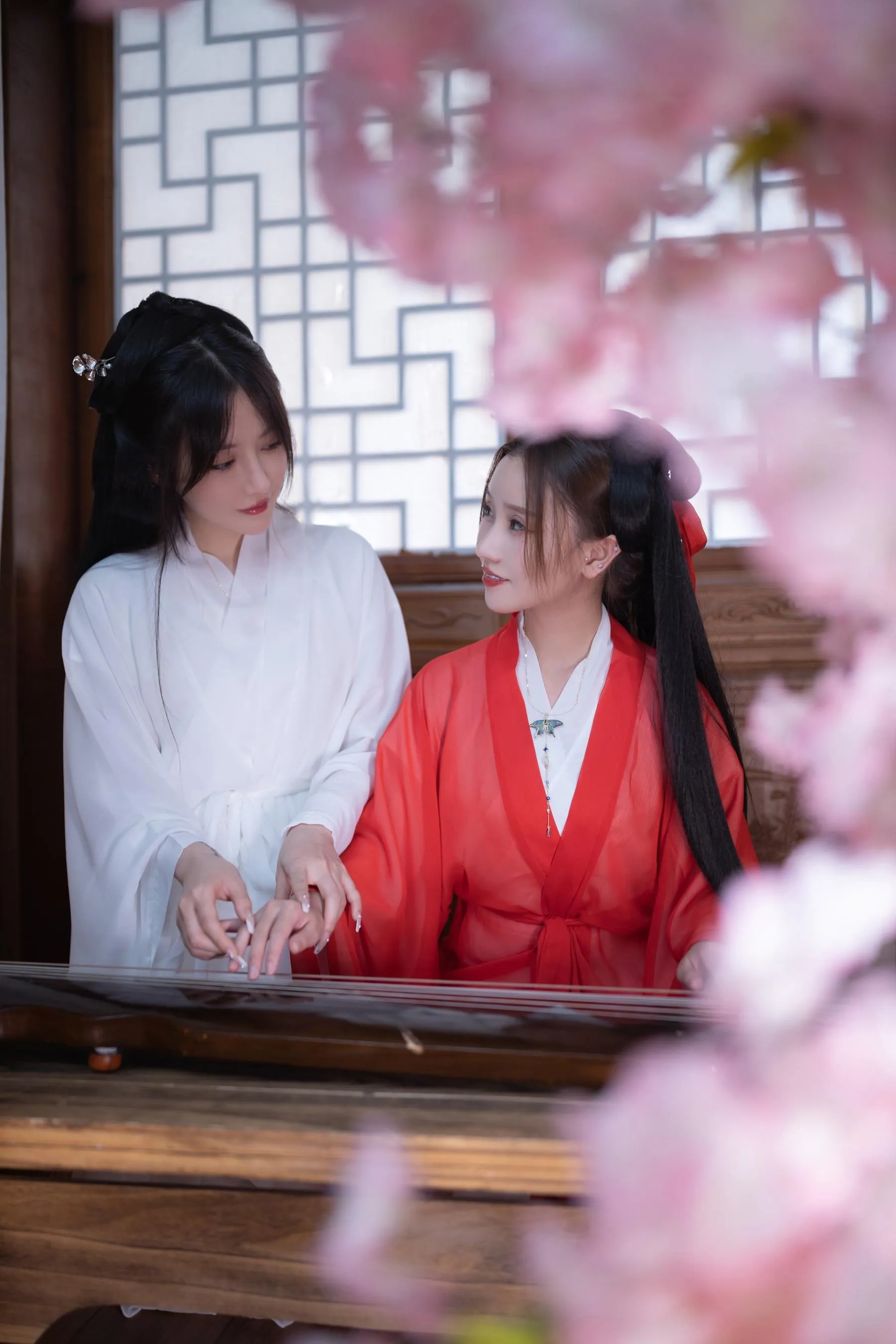 NO.0028 秀人名模鱼子酱Fish内部私购未上架《双女古装剧情》写真 [67P]插图2